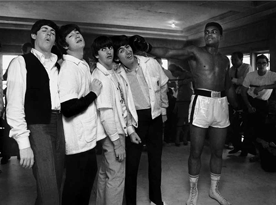 Fotó: Harry Benson<br />George takes a hit from Cassius Clay. 5th Street Gym. Miami<br />1964<br />© Harry Benson/ Courtesy Staley-Wise Gallery, New York