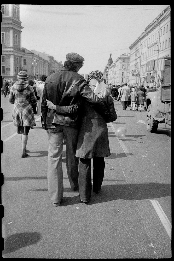 Fotó: Mása Ivasincova: May Day Demonstration, Leningrag, USSR, 1978 © Masha Galleries