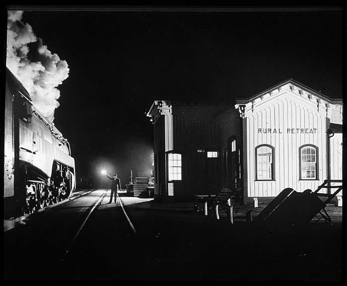 Fotó: O. Winston Link: NW1635, The Birmingham Special, arriving at Rural Retreat, Va.<br />1957 © O. Winston Link / O. Winston Link Museum, Roanoke, Virginia