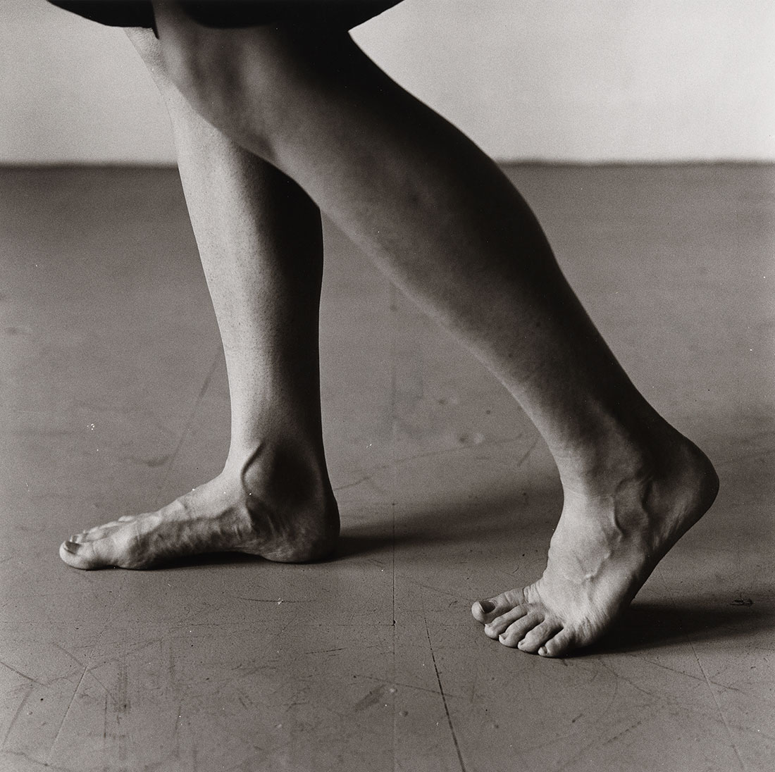 Dana Reitz‘s Legs, Walking<br />1979<br />Peter Hujar<br />Tirage gélatino-argentique, Peter Hujar Archive LLC<br />© Peter Hujar Archive, LLC, courtesy Pace/MacGill Gallery, New York and Fraenkel Gallery, San Francisco