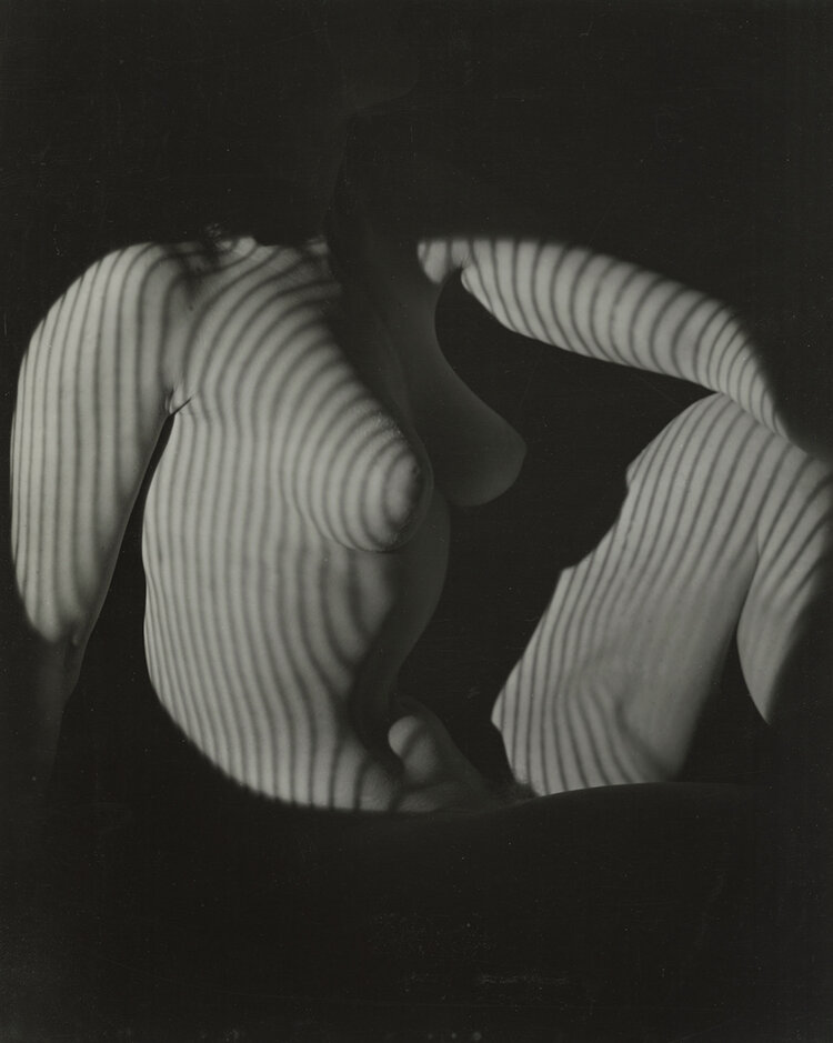 Cubist Nude Seated, New York, 1944 © The Estate of Erwin Blumenfeld, courtesy Howard Greenberg Gallery<br /><br />A Chaussee36 Photographyban megrendezett kiállítás 2019. november 30-ig látogatható.