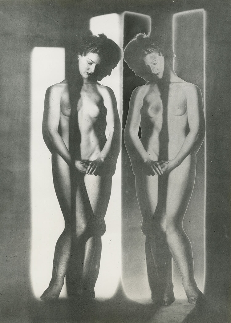 Solarized Double Mirror Cubist Nude, New York, 1945 © The Estate of Erwin Blumenfeld, courtesy Howard Greenberg Gallery<br /><br />A Chaussee36 Photographyban megrendezett kiállítás 2019. november 30-ig látogatható.
