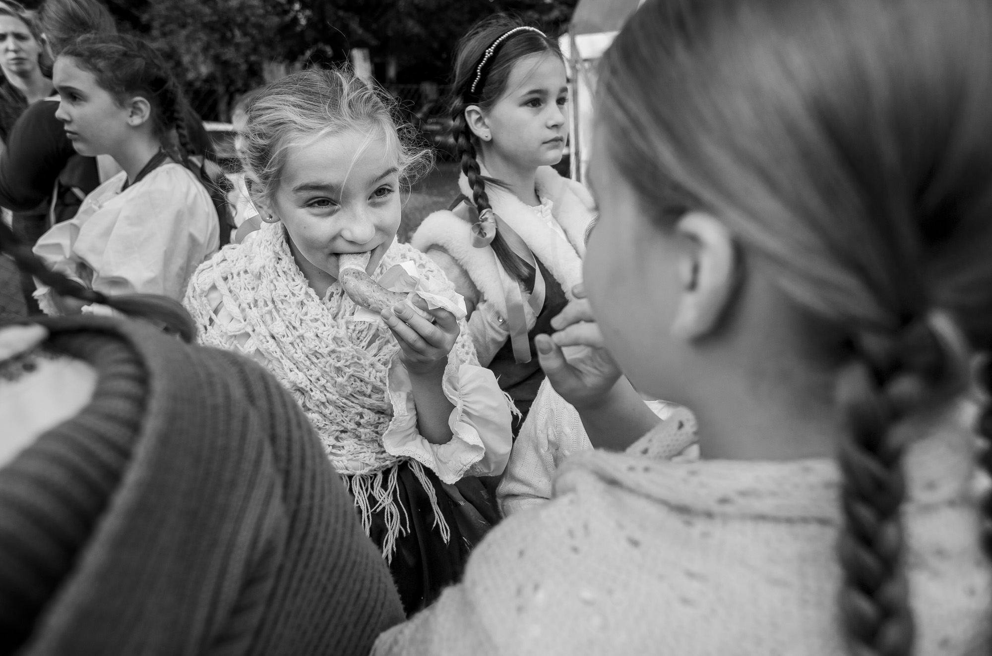 Fotó: Knap Zoltán: Részlet a Táncoló babszemek című fotóalbumból © Knap Zoltán