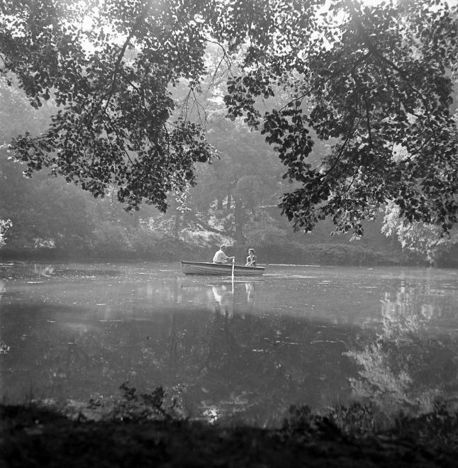 Fotó: Kotnyek Antal:  Magyarország, Csónakázás, 1955 © Fortepan