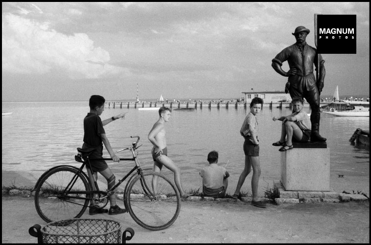 Fotó: Dennis Stock: Balaton, 1958 © Dennis Stock/Magnum Photos