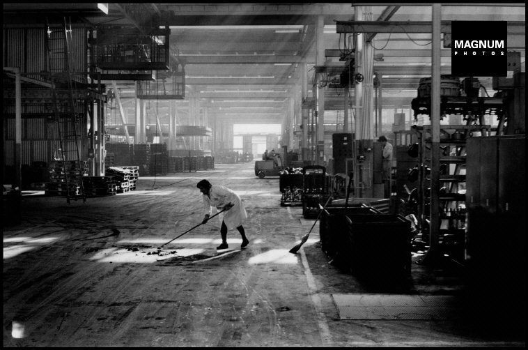 Fotó: Leonard Freed: Győr, Rába Gyár, 1985 © Leonard Freed/Magnum Photos