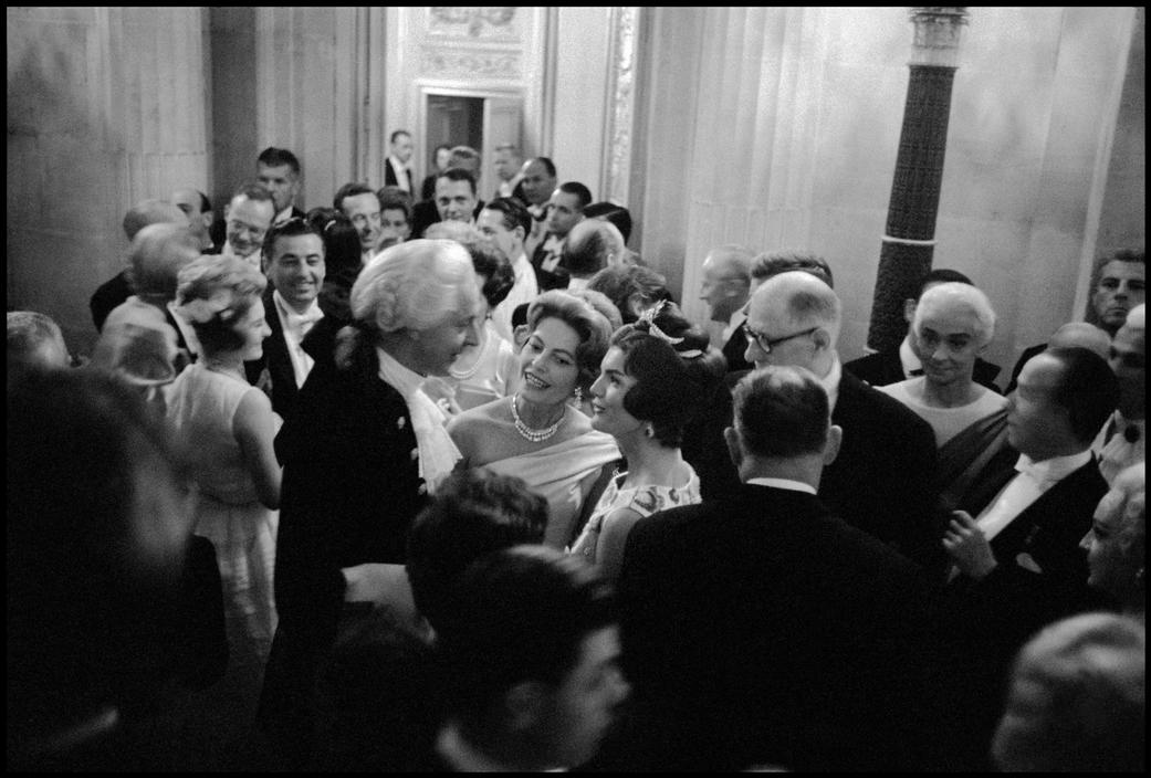 FRANCE. Versailles. 1961. President John KENNEDY and First Lady Jacqueline KENNEDY's state visit culminated with a dinner at the Castle of Versailles..jpg