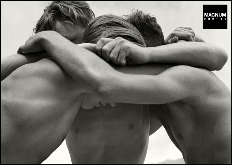 Fotó: Herbert List: A Balti-tengernél. Birkózók, Németország, 1933 © Herbert List/Magnum Photos