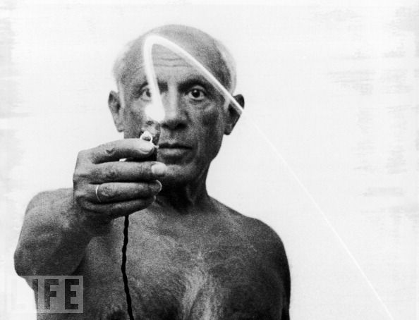 gjon-mili-pablo-picasso-light-paintings-portrait-of-the-artist.jpg