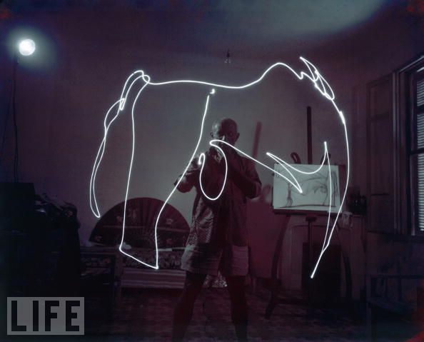 gjon-mili-pablo-picasso-light-paintings-study-of-bull-elephant-02.jpg