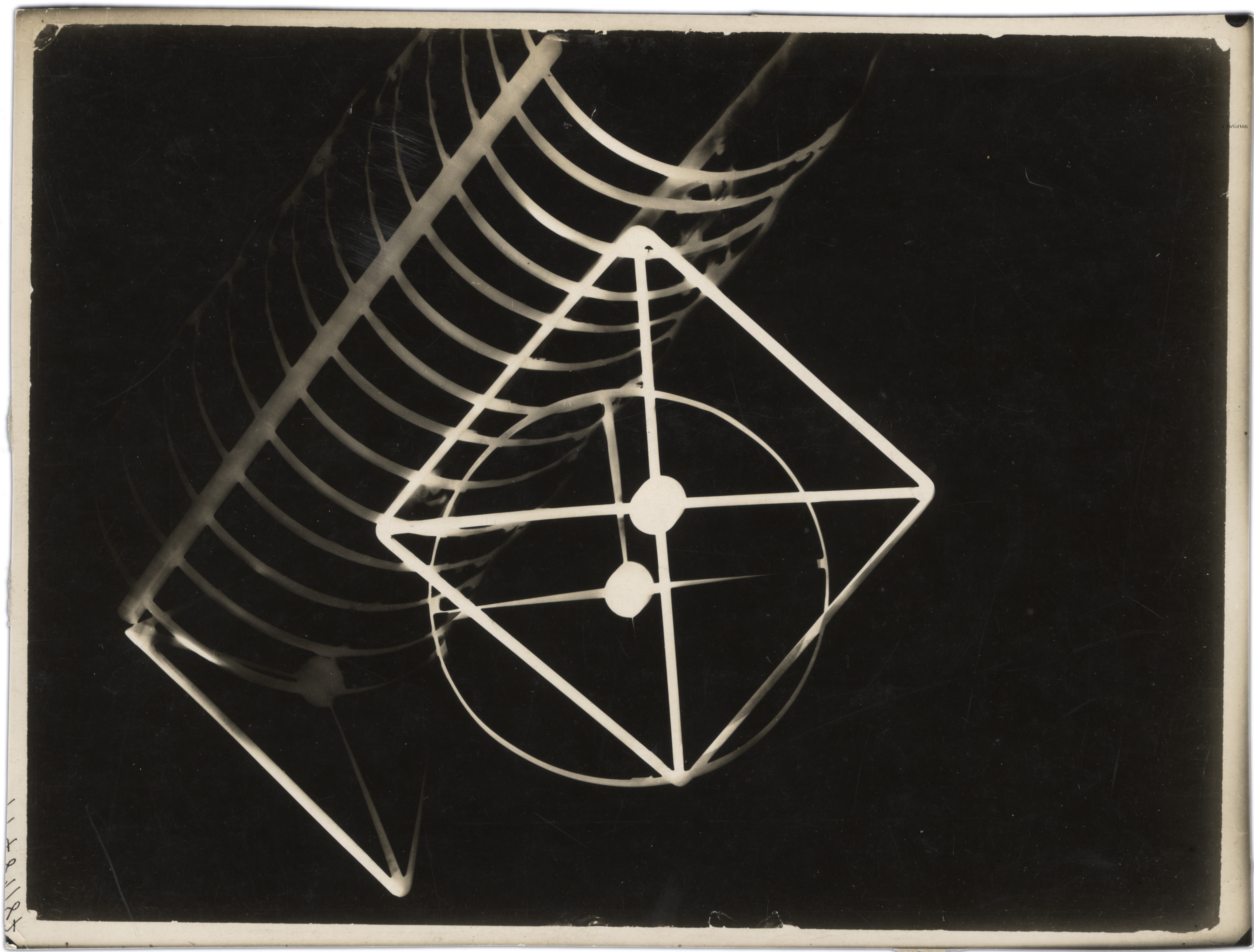 Fotó: Moholy-Nagy László: Fotogram, 1922k., zselatinos ezüst © Magyar Fotográfiai Múzeum 