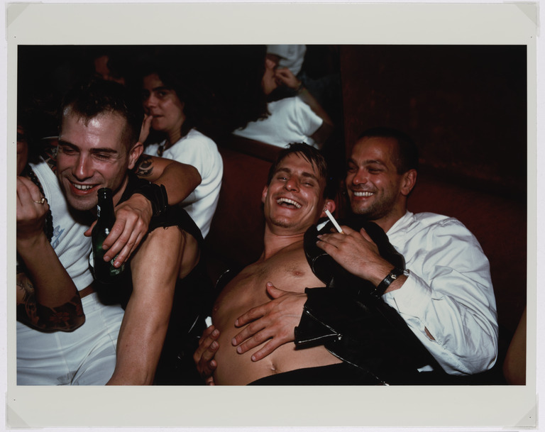 Fotó: Nan Goldin: Clemens, Jens and Nicolas Laughing at Le Pulp, Paris, 1999 © Nan Goldin. Courtesy of Nan Goldin and Gagosian