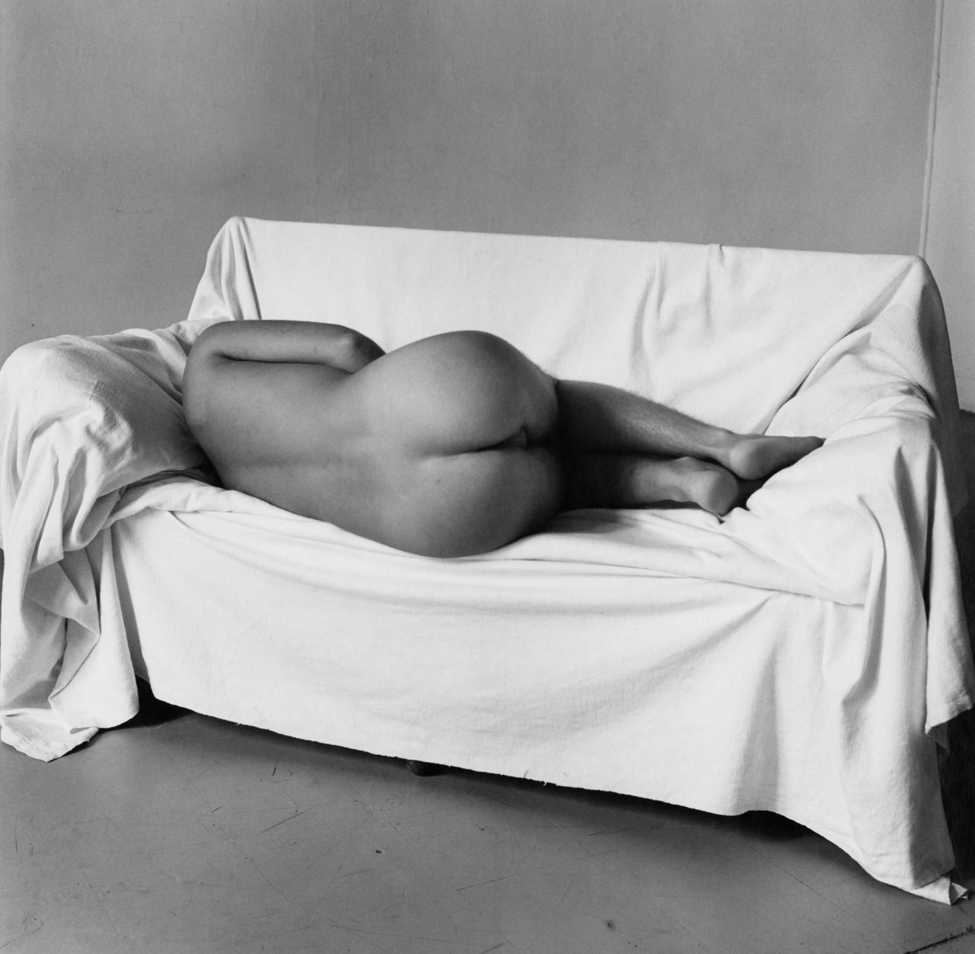 Fotó: Peter Hujar: Reclining Nude on Couch, 1982 © Peter Hujar Archive / Fraenkel Gallery