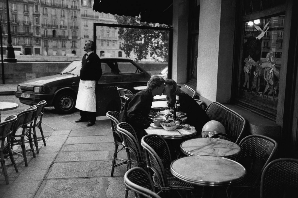 Fotó: Peter Turnley: Café, Párizs, 1997 © Peter Turnley