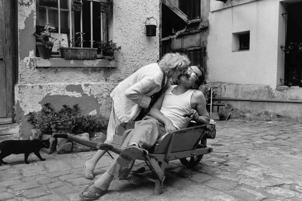 Fotó: Peter Turnley: Concierge and his wife, Rue de Lappe, 1984 © Peter Turnley