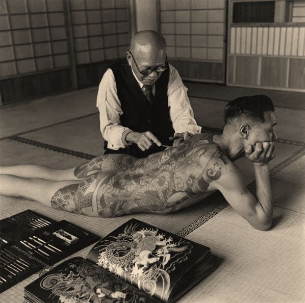 tattooing_back_of_tokyo_yakazu_japan_1946.jpg