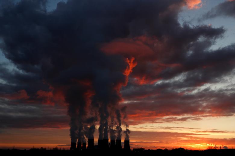 Fotó: A Drax erőmű a naplementében, Észak-Yorkshire, Nagy-Britannia, 2020. november 27. REUTERS / Lee Smith<br /><br />
