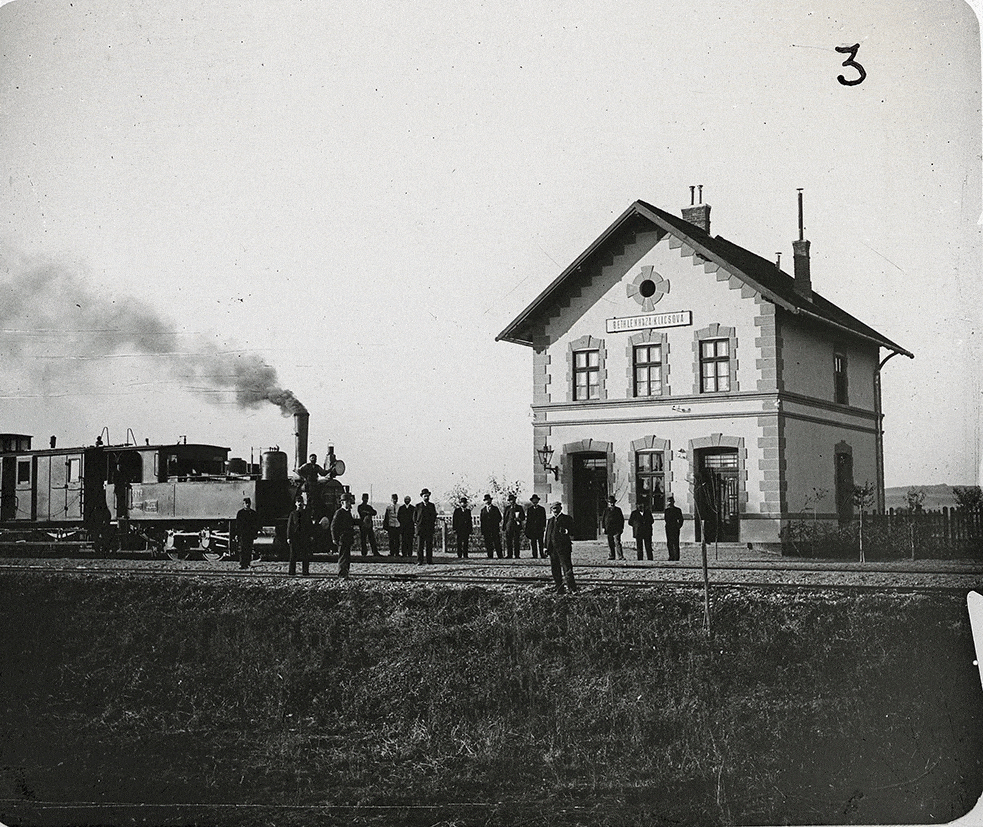 Fotó: Schoch Frigyes sztereófotója a Fortepan gyűjteményéből<br /><br />Románia, Erdély, Bethlenháza, Klicsó<br />vasútállomás a Bánságban, 1901