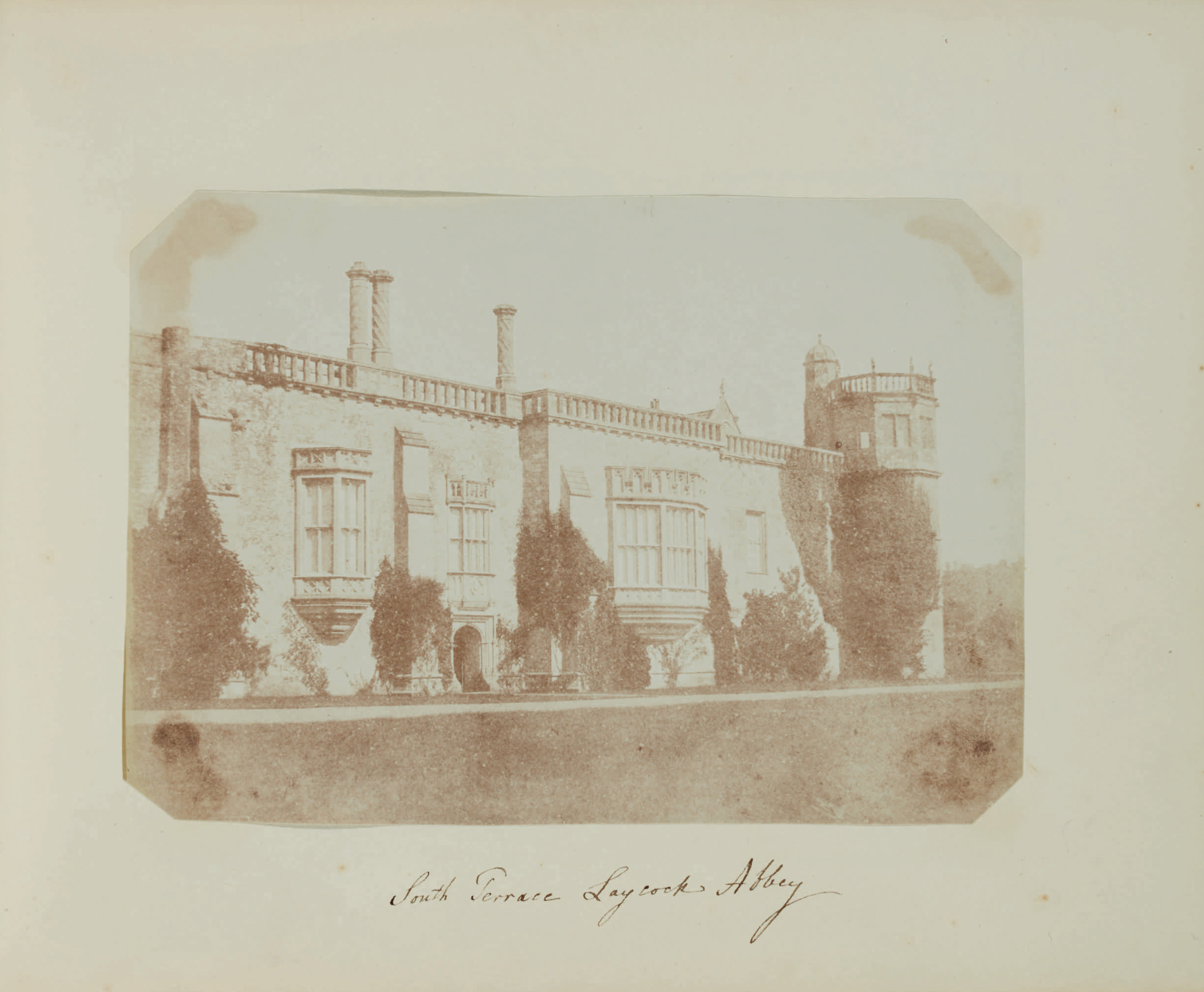 Fotó: William Henry Fox Talbot:<br />South Terrace, Lacock Abbey [towards Sharington‘s Tower] (c. 1841)<br />William Henry Fox Talbot Archive<br />Courtesy of Sotheby’s