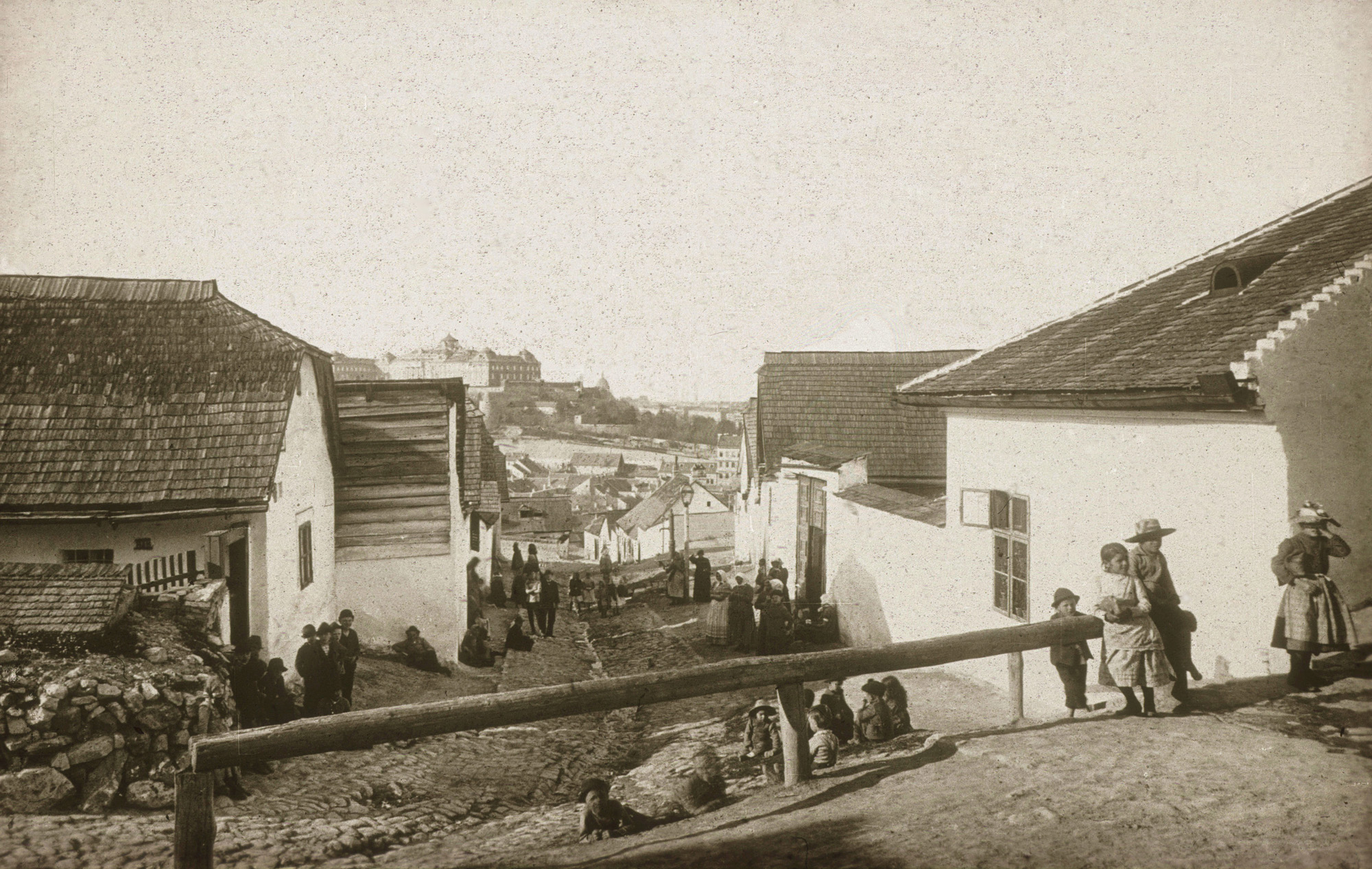 Fotó: Klösz György: Az egykori Tabán (Szikla u.), 1890 k. (Kisképző Digitális Fotótár)