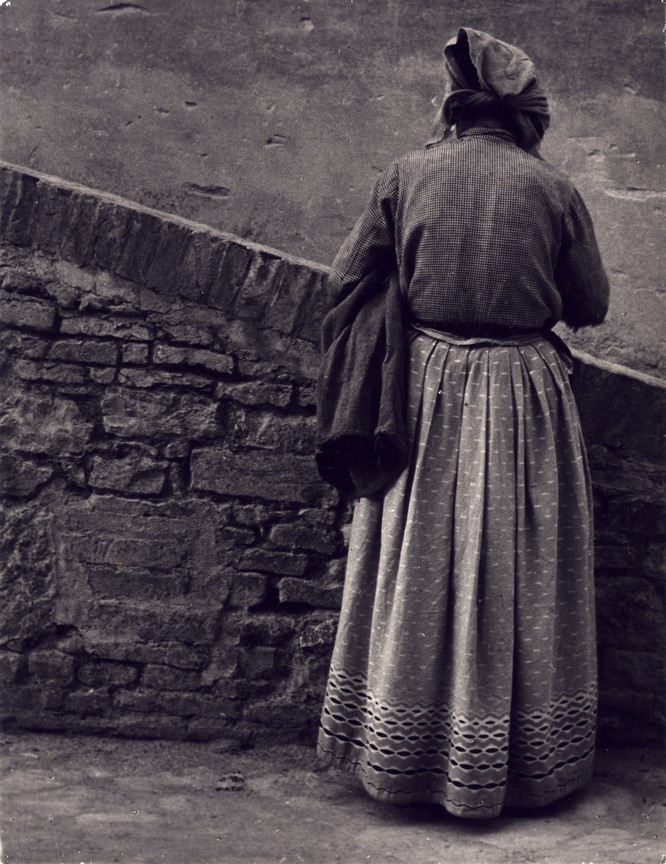 Fotó: Sugár Kata: Öregasszony. Assisi, 1936 © Magyar Fotográfiai Múzeum