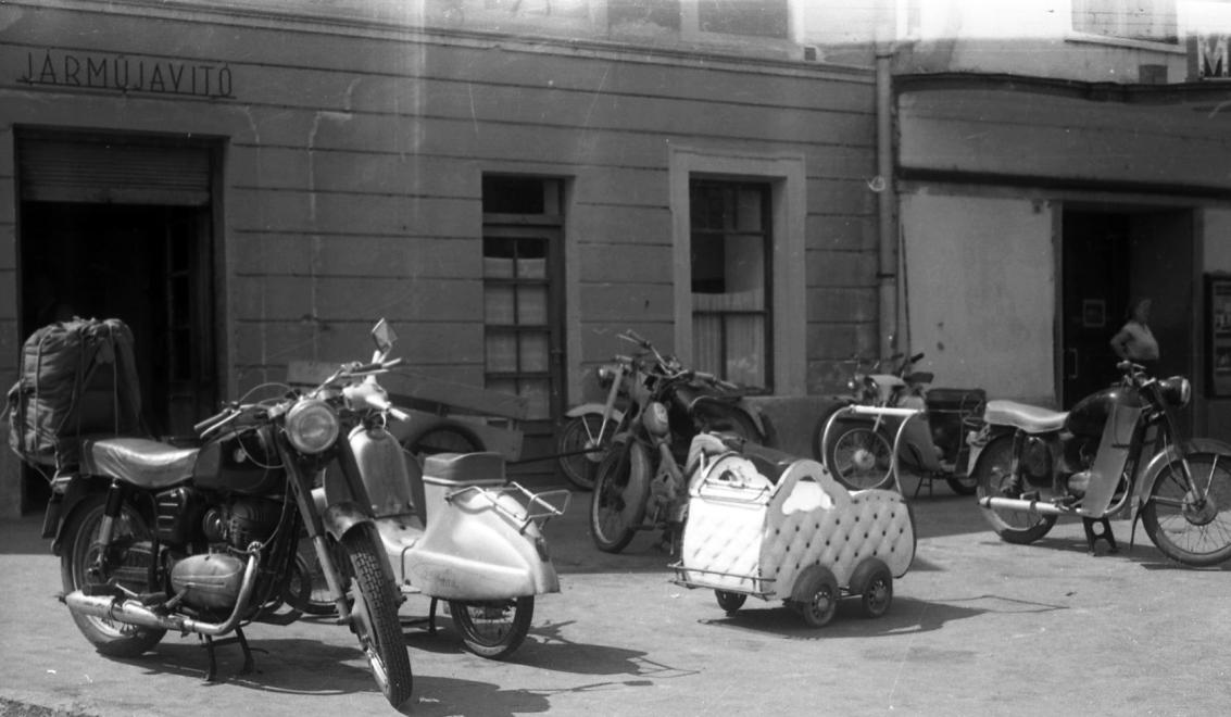 Fotó: Urbán Tamás: 1967. Magyarország, Szentendre Duna korzó a Görög utcánál, balra a Bóbics ház © fortepan.hu