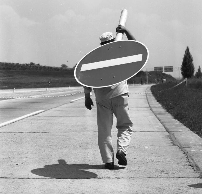 Fotó: Urbán Tamás: 1972. Magyarország, Budaörs M7 autópálya az M1-M7-es autópálya közös szakasza felé nézve © fortepan.hu