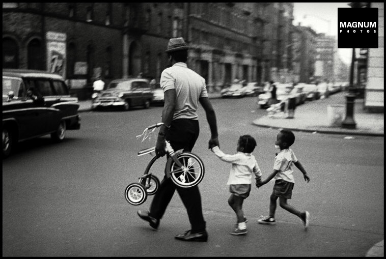 Fotó: Leonard Freed: New York City, Harlem, 1963 © Leonard Freed/Magnum Photos