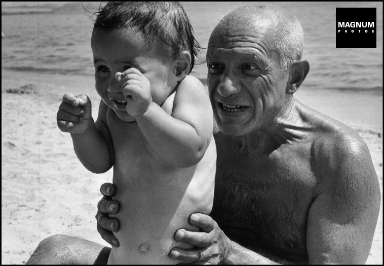 Fotó: Robert Capa: Picasso és fia, Claude, 1948 © Robert Capa © International Center of Photography/Magnum Photos