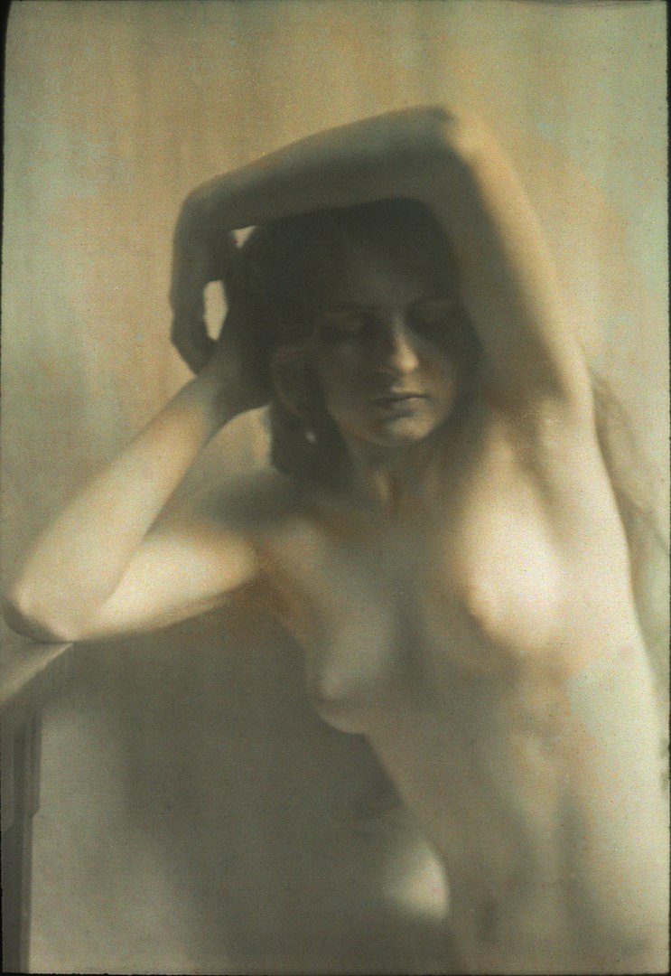 Fotó: Arnold Genthe: Női akt, (Audrey Munson?) 1910-es évek © Wikimedia Commons