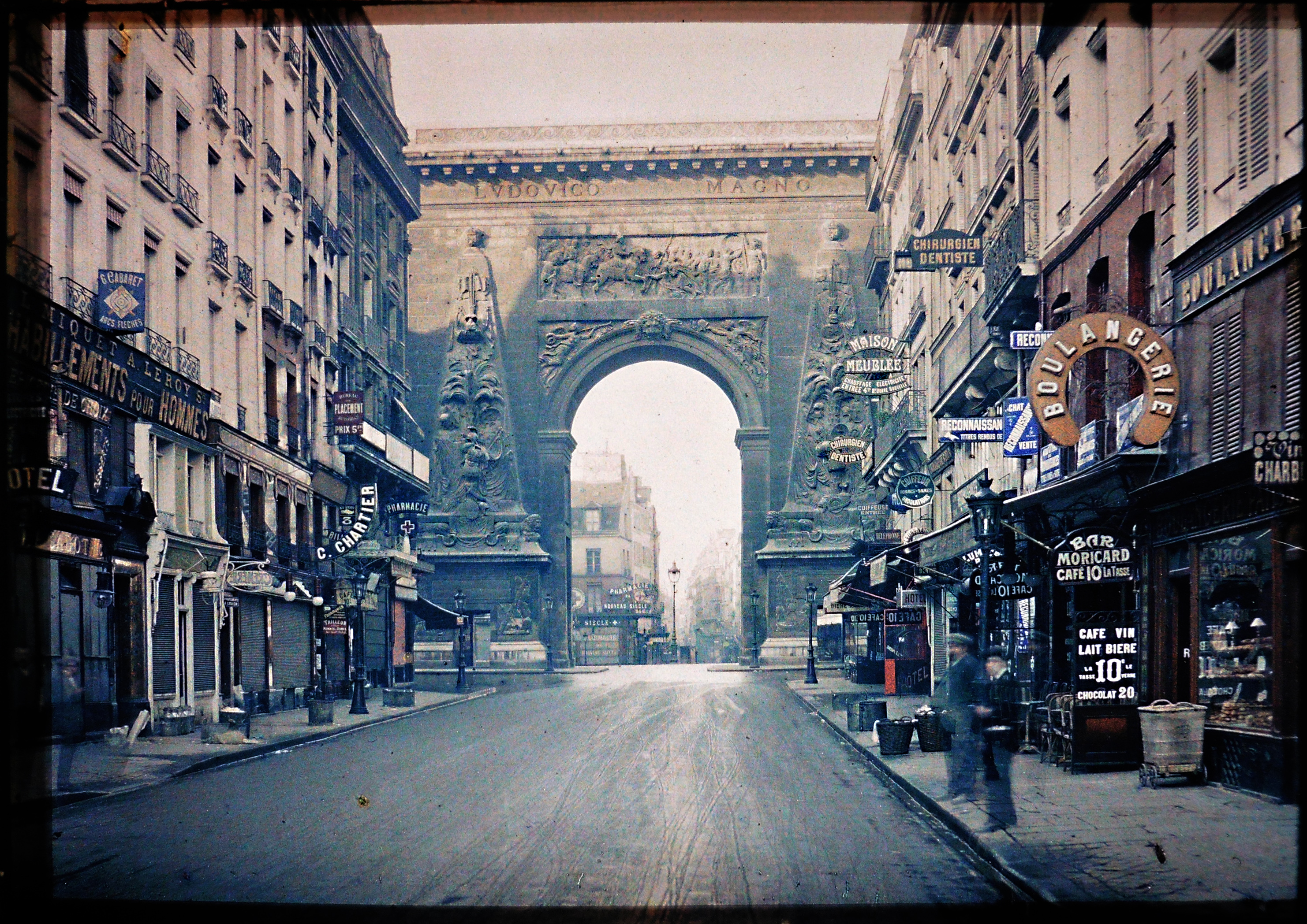 Fotó: Stéphane Passet: Porte Saint-Denis and la rue du Faubourg in Paris, France. July 1914 © Wikimedia Commons