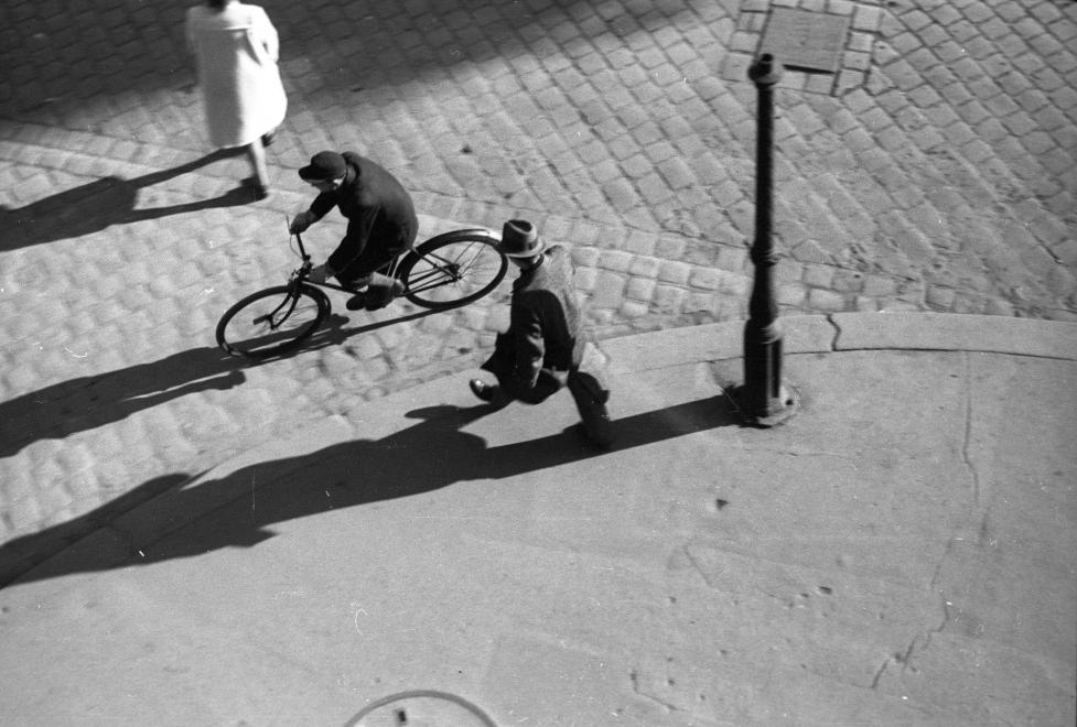 Fotó: Berkó Pál: Budapest, Rákóczi út - Kazinczy utca sarok. 1946 © fortepan.hu