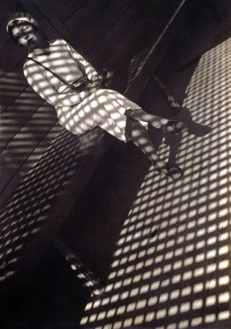 Fotó: Alexander Rodchenko: Girl with Leica, 1934 © Alexander Rodchenko