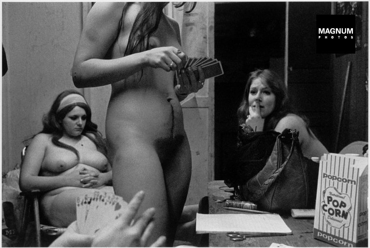 Fotó: Susan Meiselas: Fryeburg, Maine. Öltözőszoba, 1975 © Susan Meiselas/Magnum Photos<br />