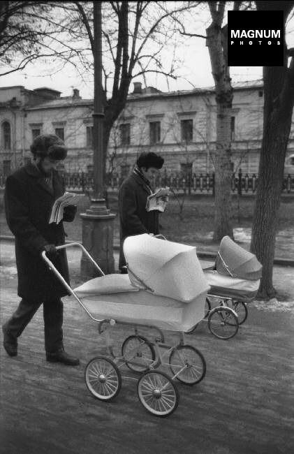 Fotó: Henri Cartier-Bresson: Vasárnap reggel a Gogol sugárúton, Moszkva, 1972 © Henri Cartier-Bresson/Magnum Photos