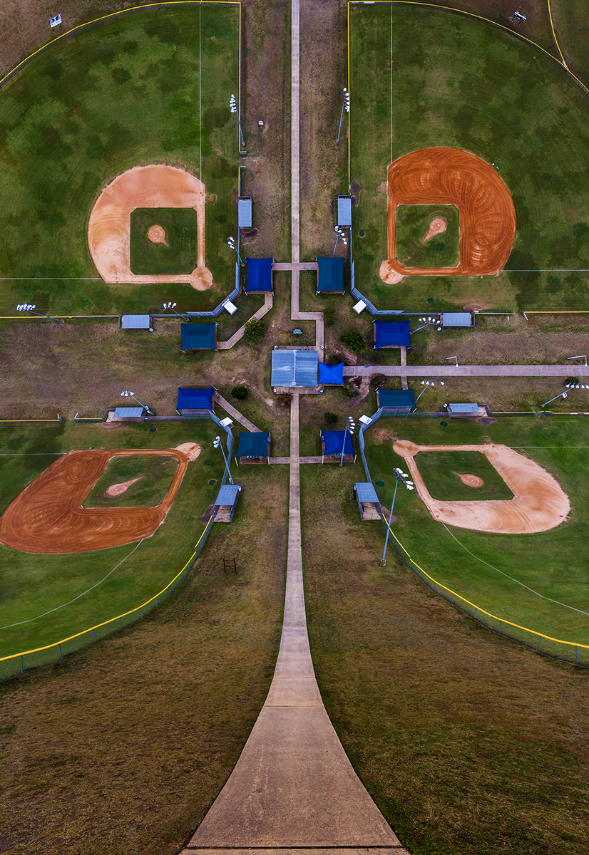 Fotó: Aydın Büyüktaş: Baseball Field, Részlet a Síkföld című sorozatból © Aydın Büyüktaş