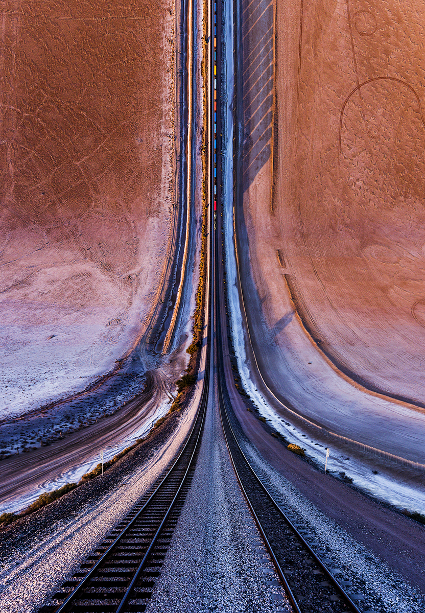 Fotó: Aydın Büyüktaş: Desert Railroad, Részlet a Síkföld című sorozatból © Aydın Büyüktaş