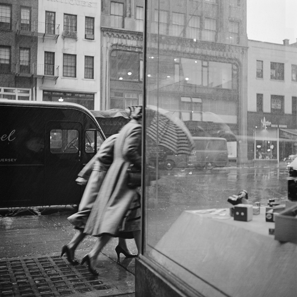 Fotó: Vivian Maier: New York, 1953. október 29. © Vivian Maier/Maloof Collection, Courtesy Howard Greenberg Gallery, New York.