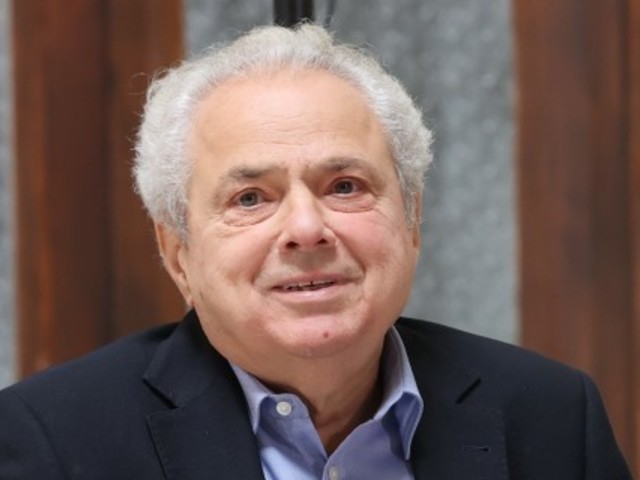 Visszatér a képernyőre Rózsa György...