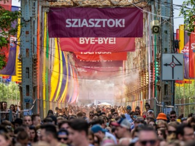 Celebek a Sziget-en...