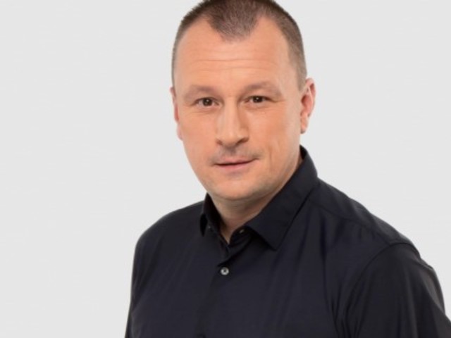 Elnök lett Szujó Zoltán...