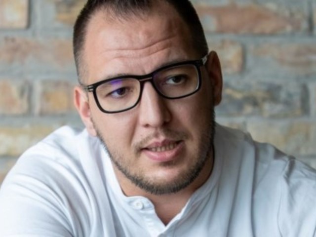 Curtis nem békül Majkával...
