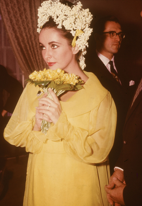 1466284030-1466198247-1964-elizabeth-taylor-and-richard-burton-yellow-wedding-dress.jpg