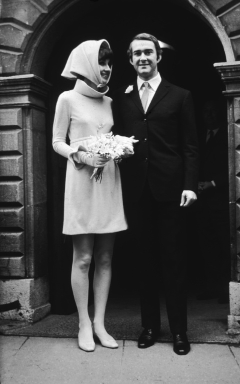 1466284062-1466198281-1969-audrey-hepburn-and-andrea-dotti-wedding-dress.jpg