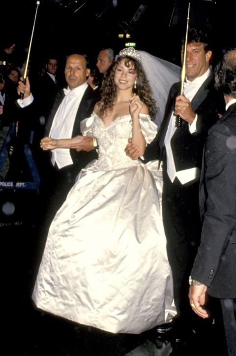 1466284118-1466198350-1993-mariah-carey-and-tommy-mottola-wedding-dress.jpg