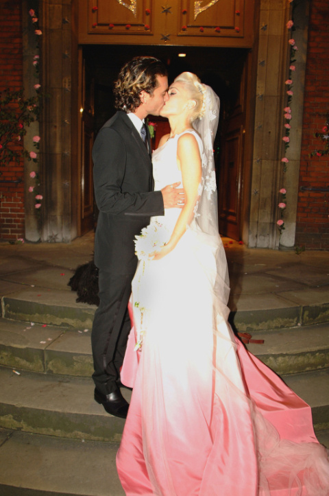 1466284128-1466198361-2002-gwen-stefani-and-gavin-rossdale-pink-ombre-wedding-dress.jpg