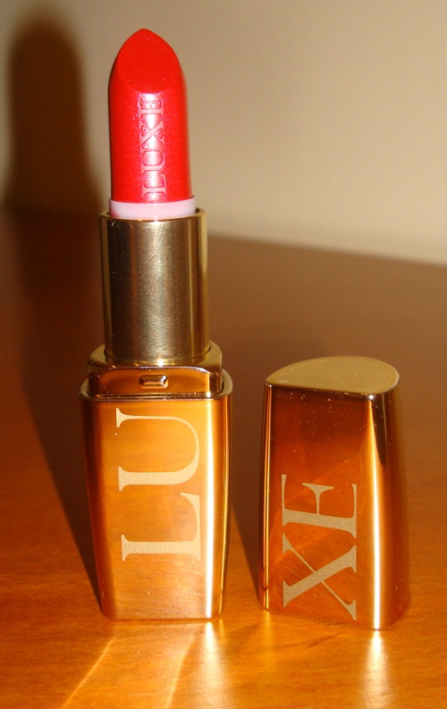 Avon_luxe_red_haute_rúzs_1.JPG