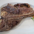 Egy tökéletes argentin T-bone steak (550 gramm, „zacskós” zöldség köret)!