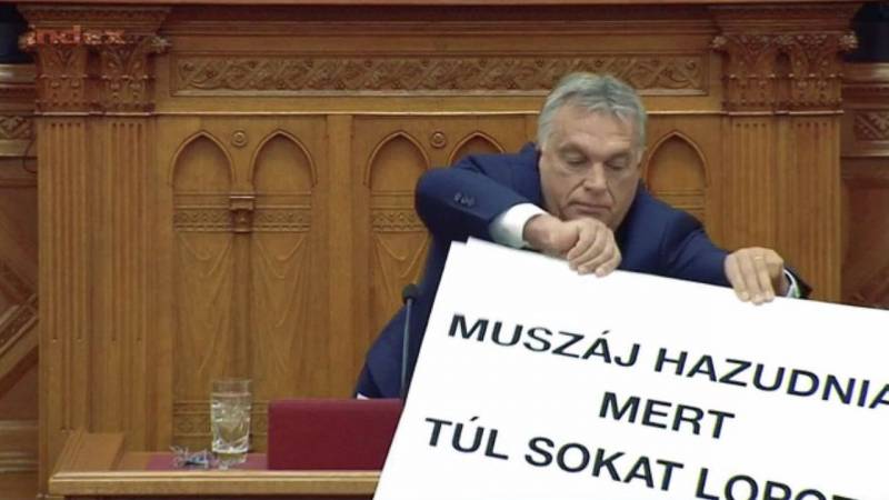 orban_es_a_tabla.jpg