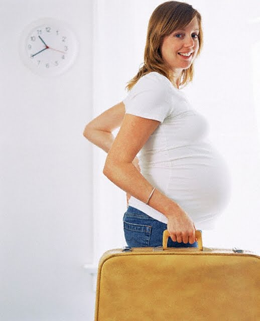 pregnant_woman_traveling.jpg